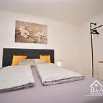 B & A Mit Balkon Und Parkplatz In Metternich Apartamento Coblença