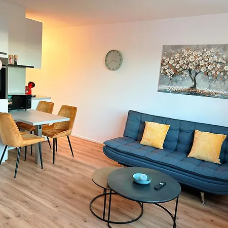 B & A Mit Balkon Und Parkplatz In Metternich Apartment *