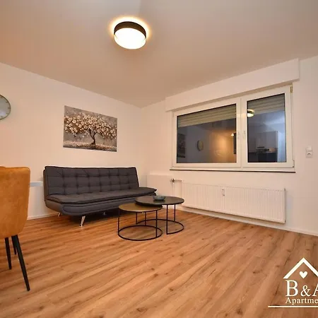 B & A Mit Balkon Und Parkplatz In Metternich