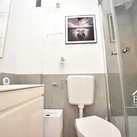 Apartment B & A Mit Balkon Und Parkplatz Naehe Uni Bwzk In Metternich *