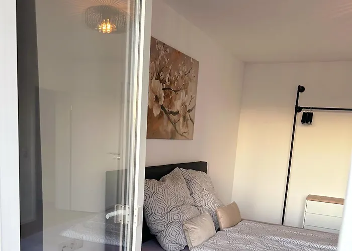 B & A Mit Balkon Und Parkplatz In Metternich Apartment